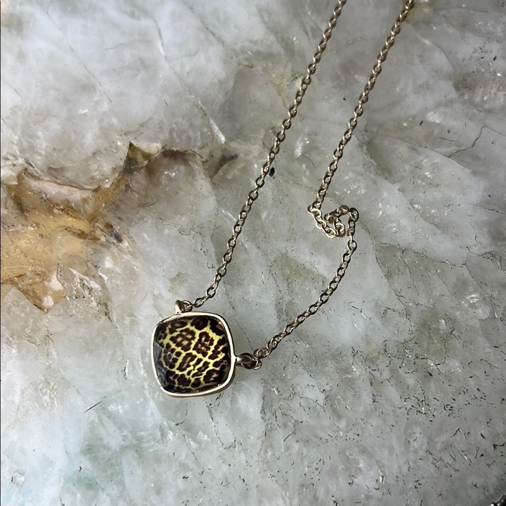 Leopard Print Pendant Necklace NWT Stackable Necklace - Picture 1 of 4